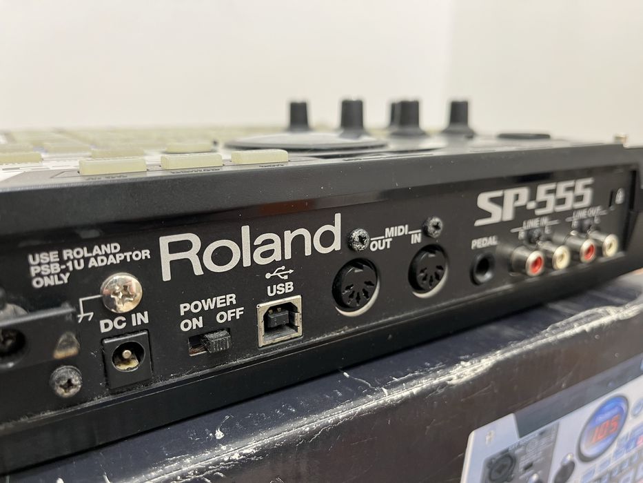 Roland SP-555 sampler + footswitch