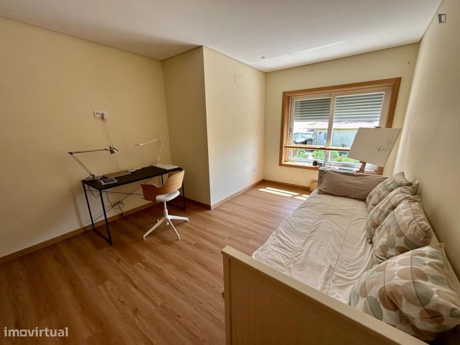 Quarto - localizado em Arcozelo perto do Porto Porto