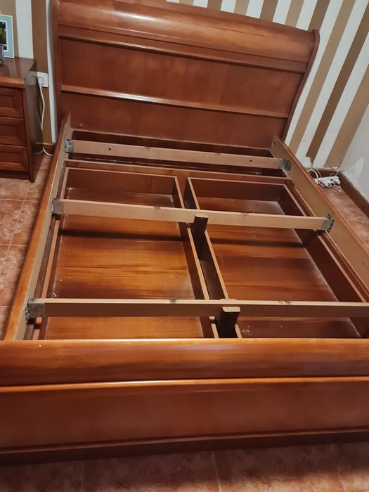 Cama de casal + camiseiro + porta casacos