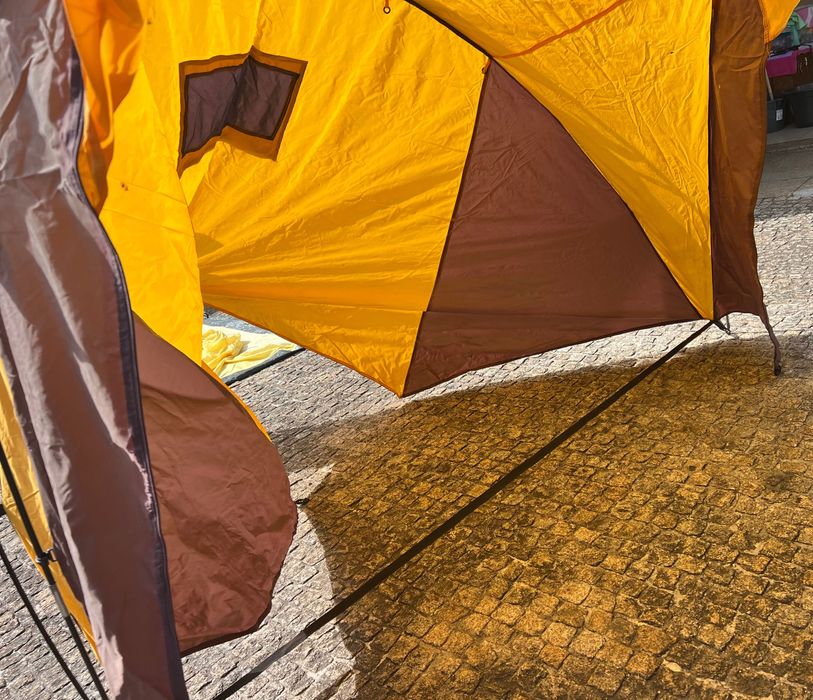 Tenda de Campismo (2quartos e sala)