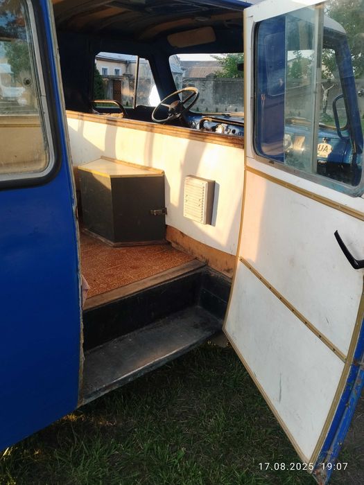 Автомобіль УАЗ 452Д