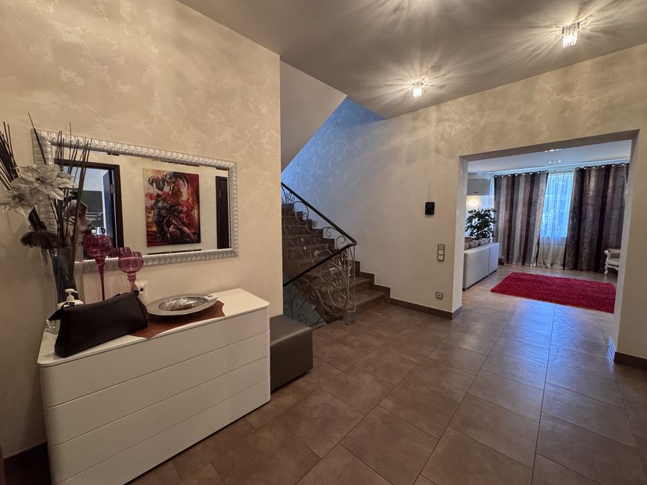 Будинок 390 м² з сауною, спортзалом та гаражем на 2 авто | Нивки / Сирець