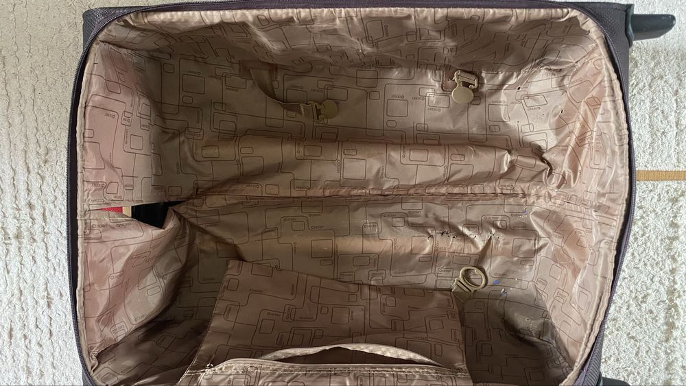 Чемодан дорожній Derby середній