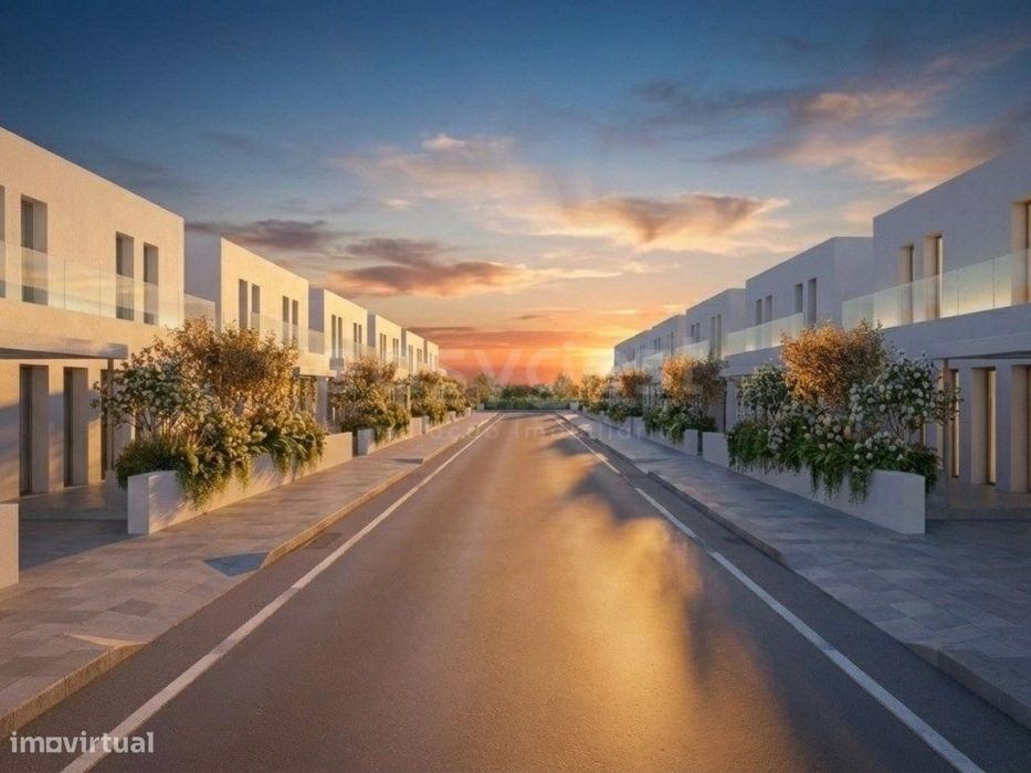 Lote 465 m2 para construção de moradia com 2 pisos e garagem em Tor...