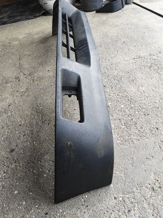 Para-choques Dianteiro Opel Campo / Isuzu TF (Plástico Preto) 60€