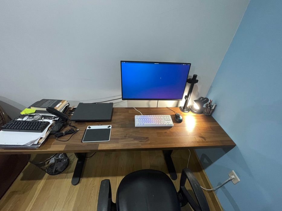 Secretária Karlby Nogueira + Estrutura Bekant IKEA