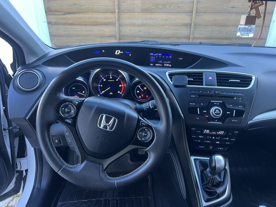 Honda civic I-DTEC de garagem