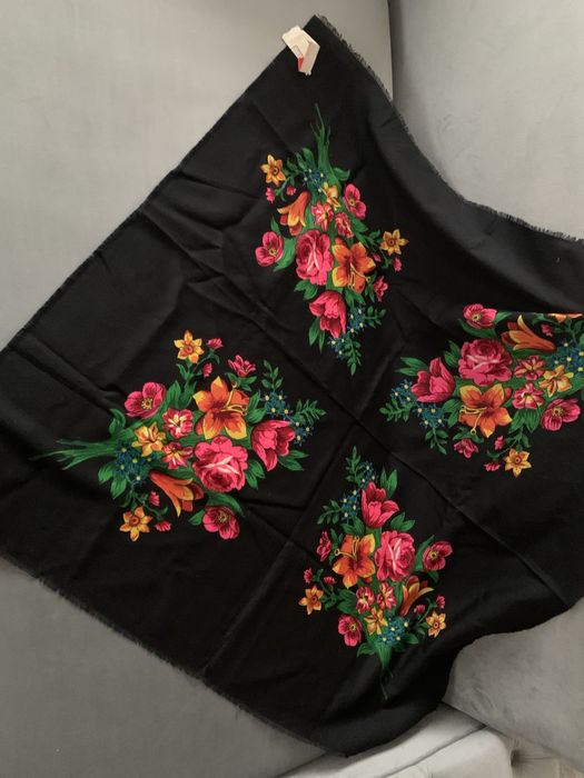 Новый шерстяный платок размер 90/90