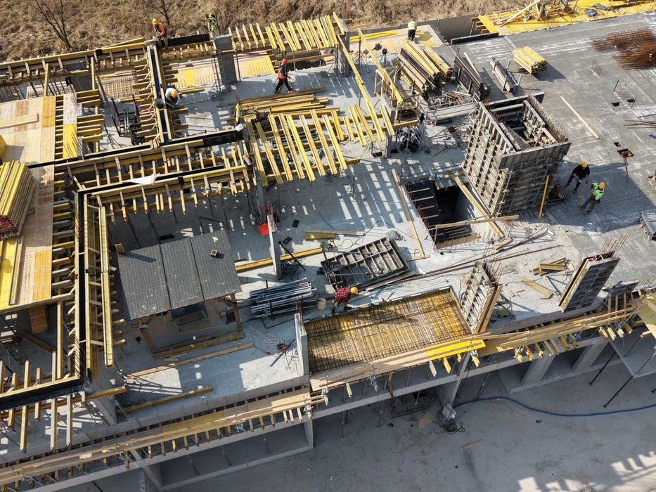 Wynajem sprzedaż szalunków rusztowań podnośników kontenerów ogrodzeń