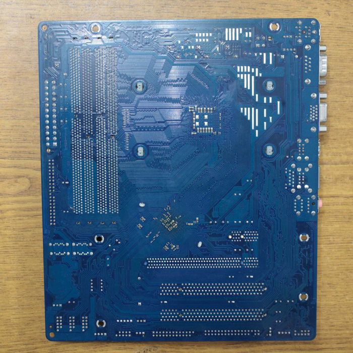 Комплект материнка + процессор (ASRock + Phenom II X2 555) + подарок!