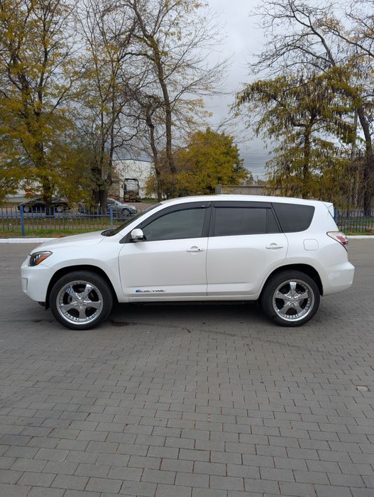Продам Toyota RAV EV