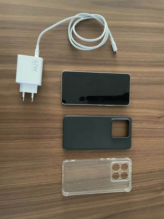 Xiaomi 14T com carregador e duas capas