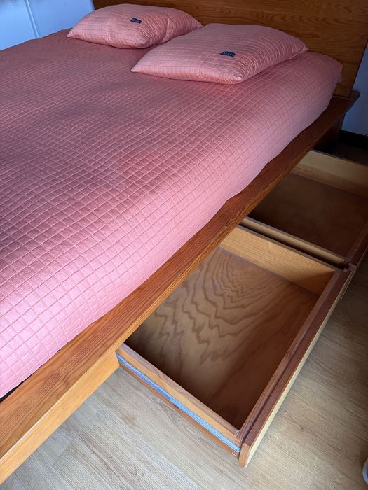 Mobilia em pinho - Quarto