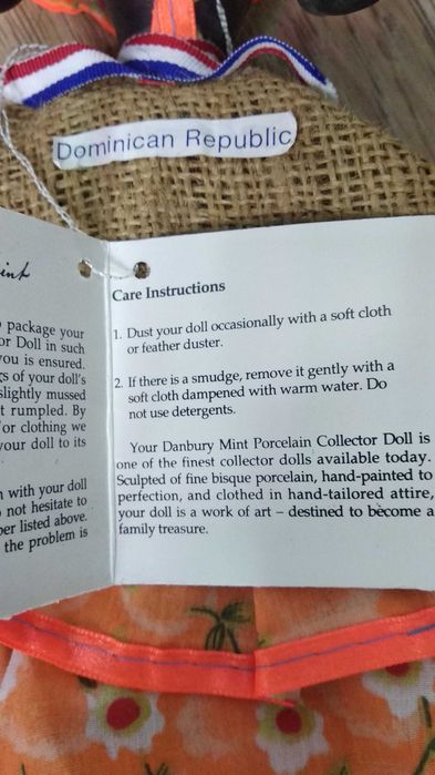 Порцелянова лялька Домінікана