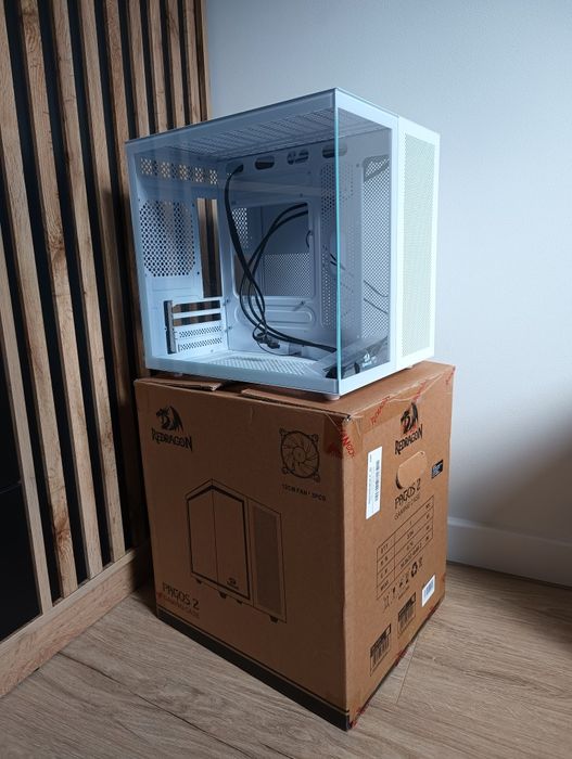 Podzespoły komputerowe - obudowy cube, Intel Xeon, RAM DDR3 DDR4