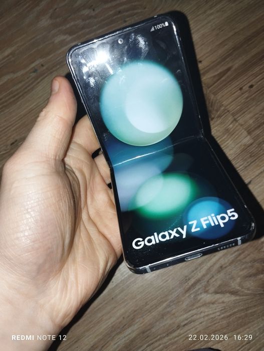 Atrapa Samsung Galaxy z flip 5