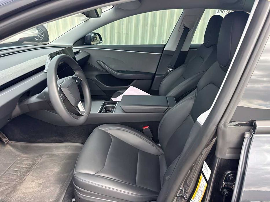 Tesla Model 3      2025