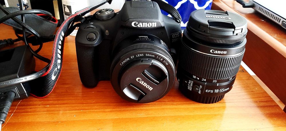Kit Máquina Fotográfica CANON EOS 2000D + 18-55 IS STM +50 mm 1-18 STM