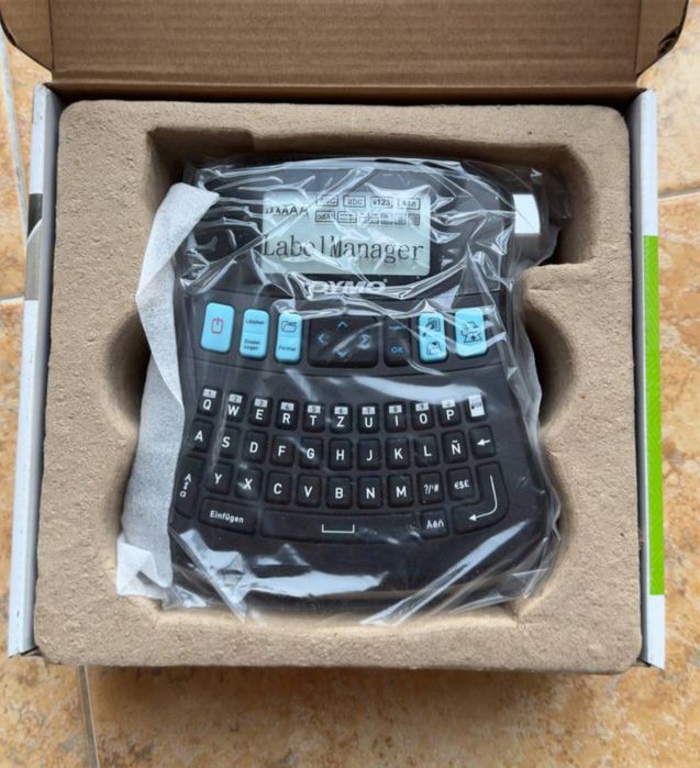 Ленточный принтер этикеток LabelManager 210D