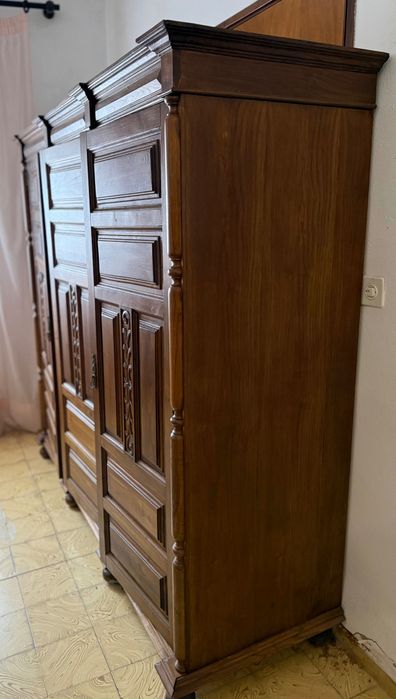 Guarda-roupa em madeira maciça 3 portas