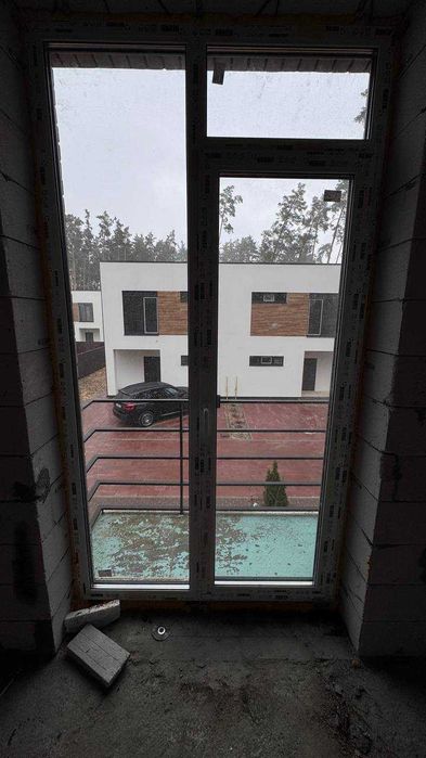 Лісова Буча, двоповерховий таунхаус в оточенні сосен, з документами