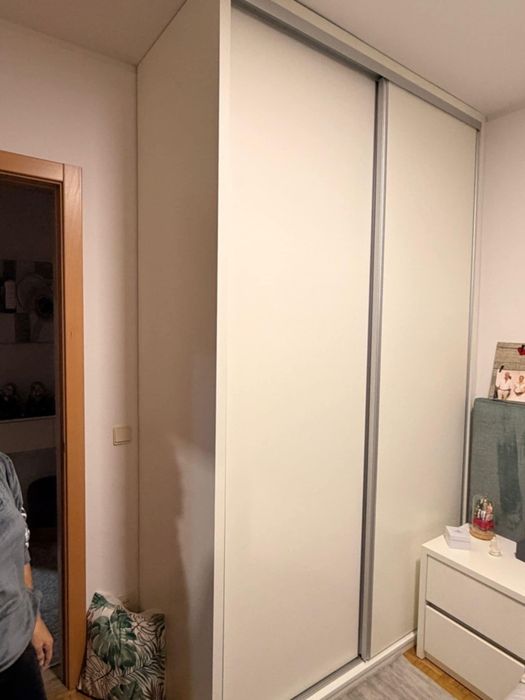 Roupeiro de embutir