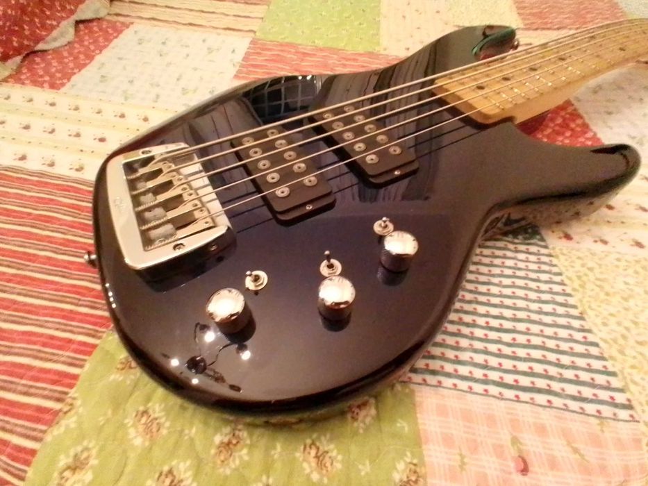 Baixo Elétrico 5 cordas G&L L2500 TRIBUTE SERIES