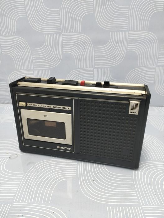 Stary magnetofon Unitra