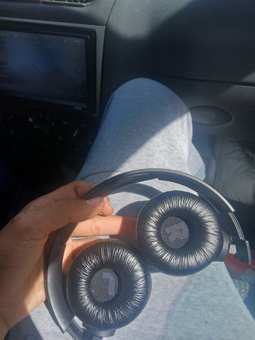JBL Tune 520BT Wireless On-Ear Headphones