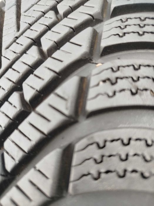 A995# Opony Uzywane Zimowe 215/65/17" Pirelli