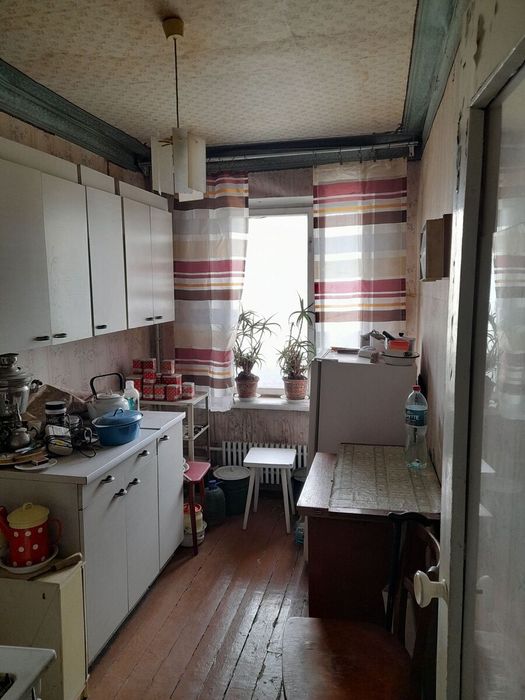 1 - комн. квартира,  7/16 эт. район ул. Титова, ул. Янгеля большой балкон.
