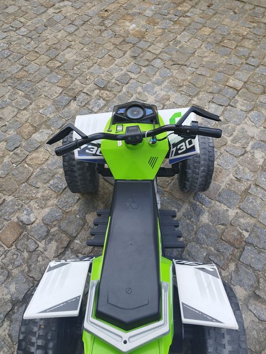 Moto 4 injusa 240v bateria