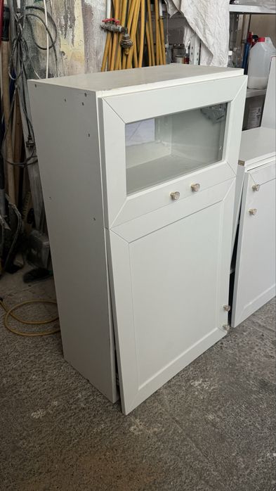 Szafki kuchenne wiszące białe (blum)