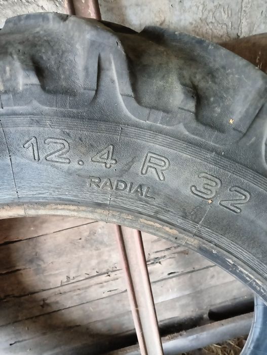 Opony  ...12.4 R 32