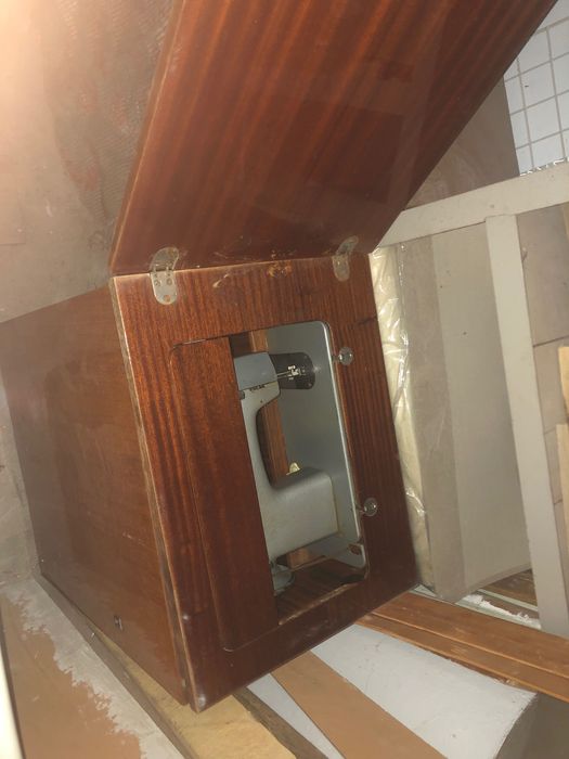 Продам швейну машинку Чайка-2