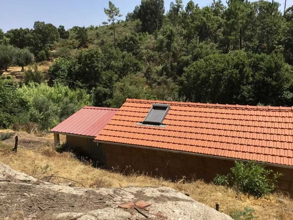 VENDA Quinta de 1,4 ha com casa de Arrumos em Vale de Prazeres, Portugal - 119.000€