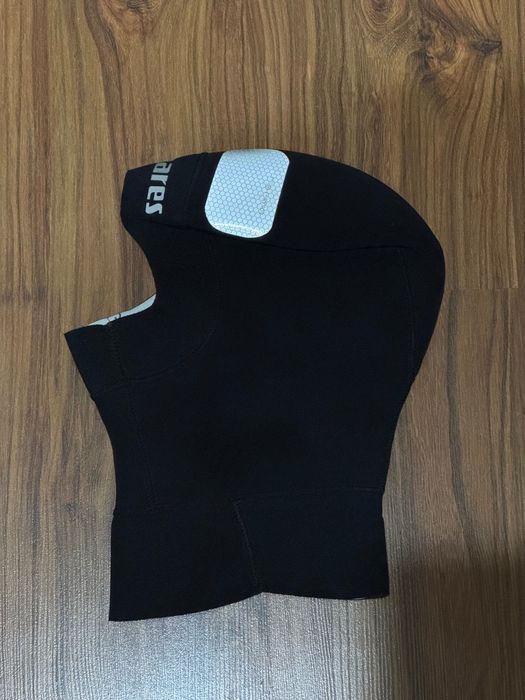 Kaptur nurkowy Mares