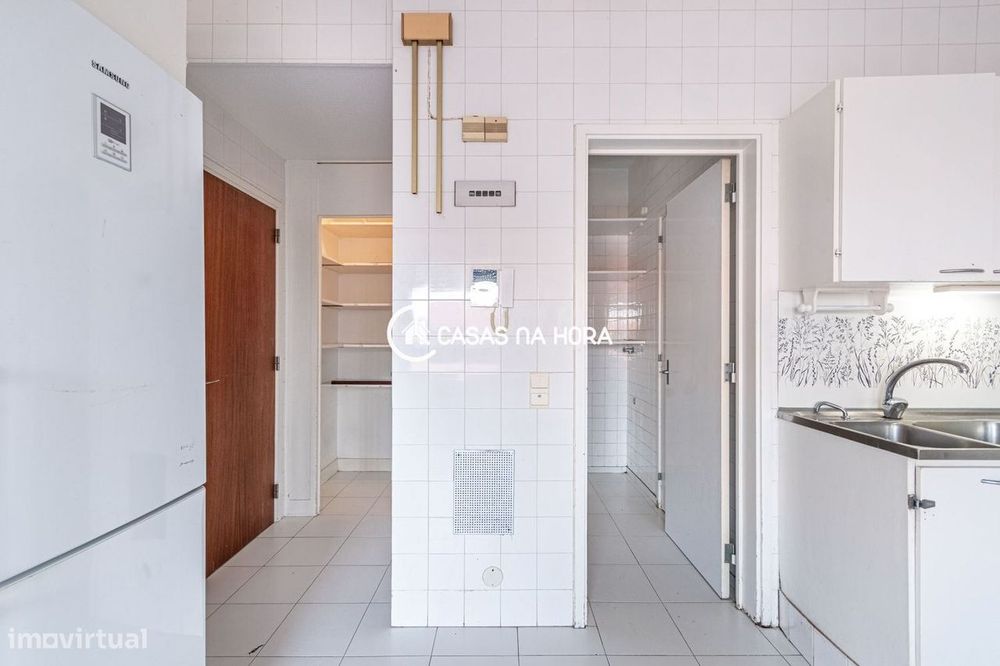 Apartamento T2 para renovação com vista mar  Alto da Barra, Oeiras