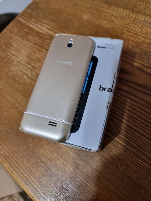 Продам Bravis F241 2sim