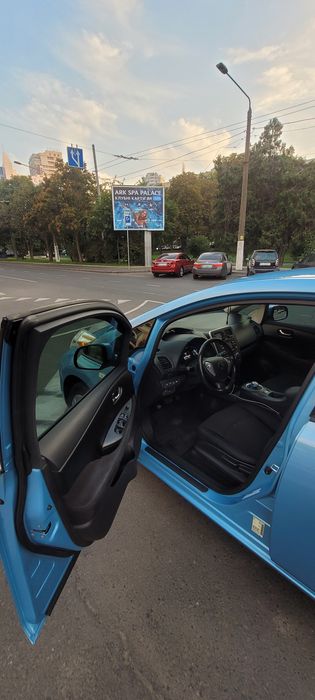 Продам автомобиль Nissan Leaf Ниссан Лиф blue голубой 10/12