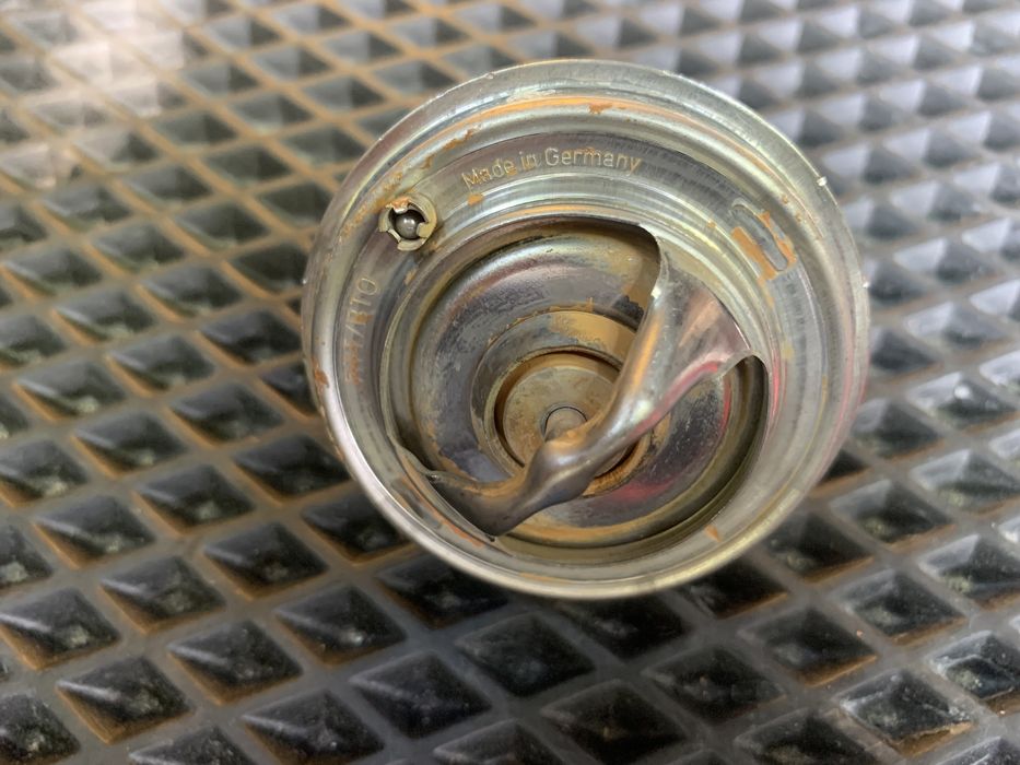 Термостат Ауді 2,5 тді афб