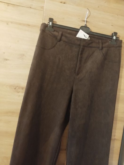 Czekoladowe brązowe spodnie imitacja zamszu Zara r.42