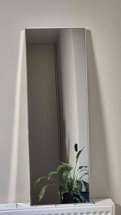 Lustro w srebrnej ramie