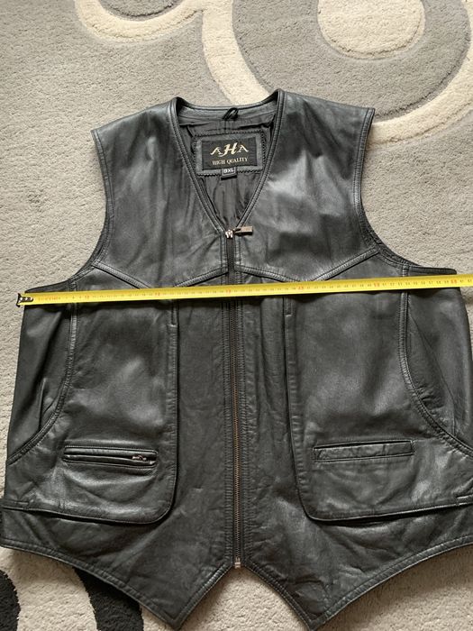 Стильна чорна жилетка зі шкіри