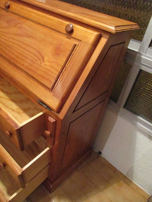 Cómoda/Secretária Clássica em Madeira Maciça