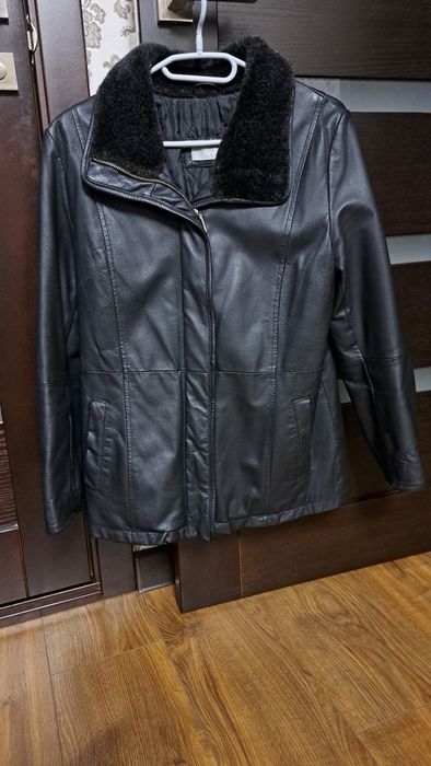 Куртка шкіряна жіноча