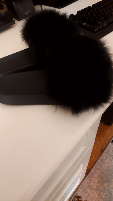 Летние шлепки с песцом