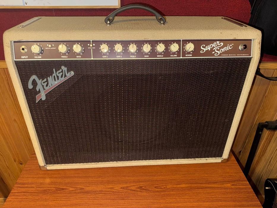 Fender Super Sonic 60w Blonde - Circuito Vibrolux e Bassman
