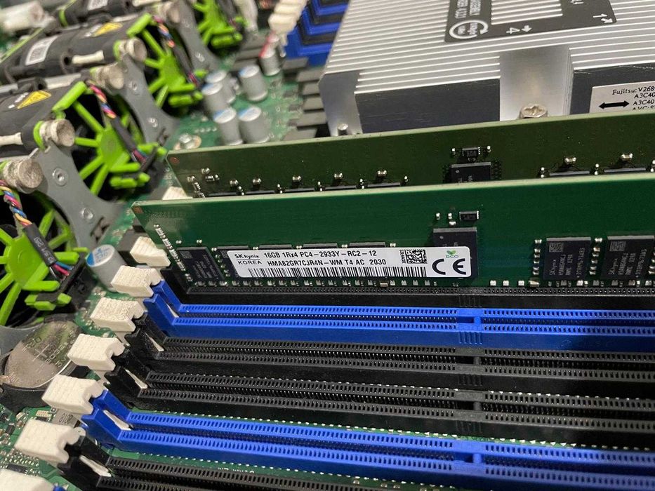 Servidor 1U Fujitsu Primergy RX2530M5, 32Gb, 2x900Gb, 1x XEON Silver