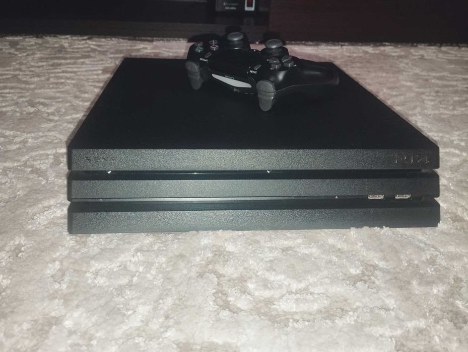 Ігрова приставка PS 4 pro